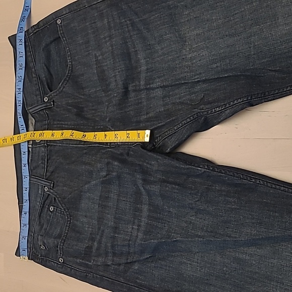 LIKE NEW Levi's 559 Relaxed Straight Medium Wash Mens Jeans - Picture 12 of 14